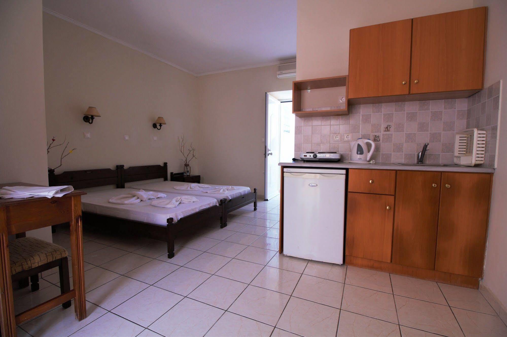 Ampavris Family Apartments Kos Town Ngoại thất bức ảnh