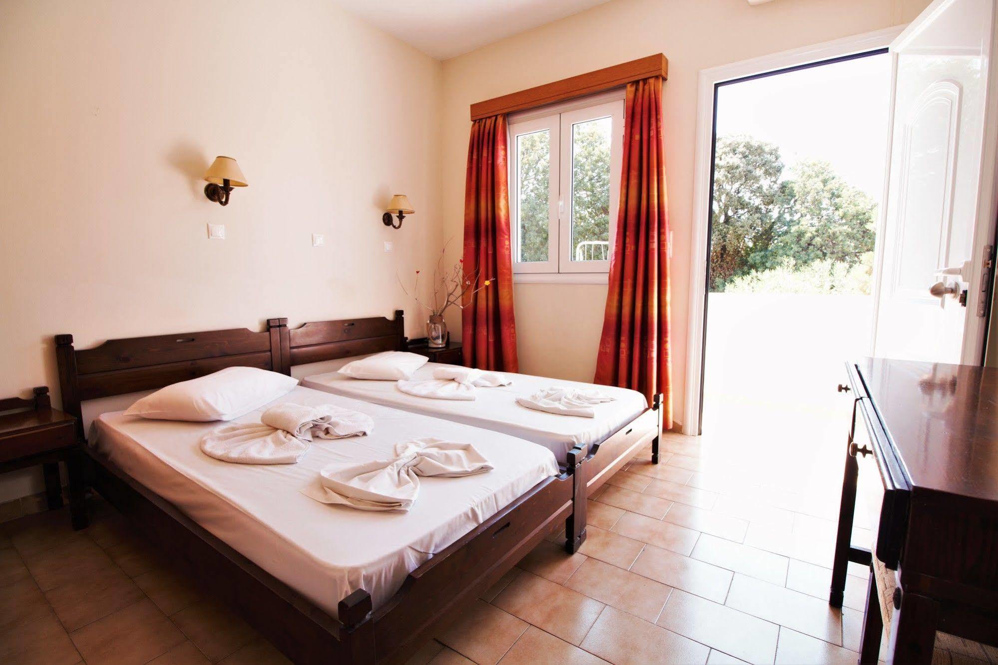 Ampavris Family Apartments Kos Town Ngoại thất bức ảnh
